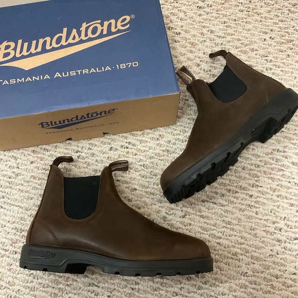 ? Blundstone men’s brown leather chelsea ankle boots main image 7